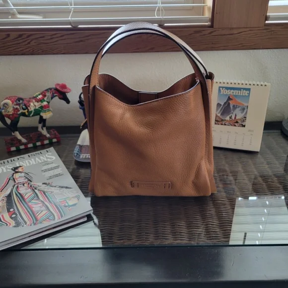 American Leather satchel, with crossbody strap.  Tan.  Medium size. Like new! - Picture 6 of 6